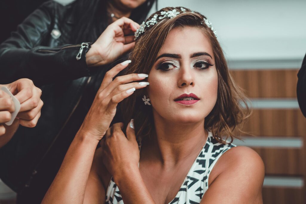 Bride in São Paulo getting ready with elegant makeup and headpiece